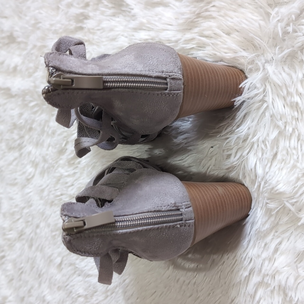 🔴SALE! Journee Collection Grey Faux Suede Selena Strappy Ankle Booties Size 10 - Picture 10 of 14